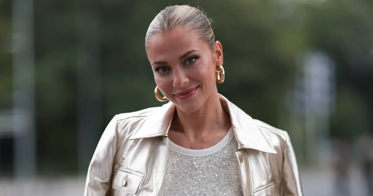 Nur im Blazer: Valentina Pahde zeigt ihre makellosen Beine