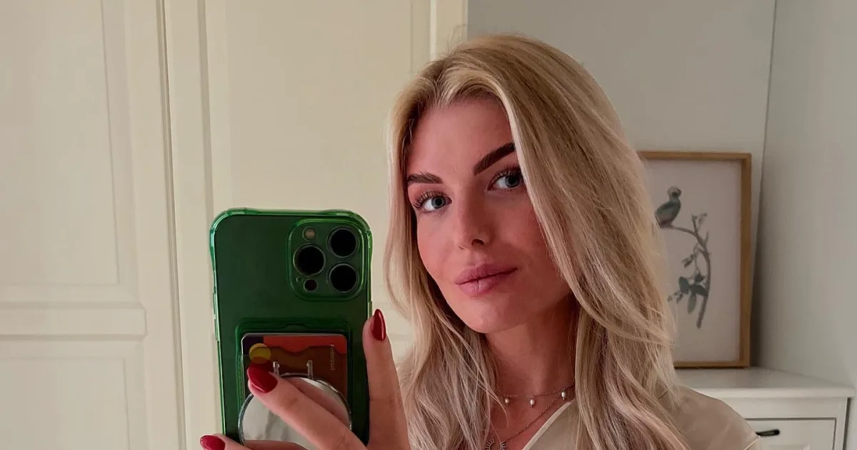 Antonia Hemmer halb nackt: Ihre sexy Kalender-Bilder