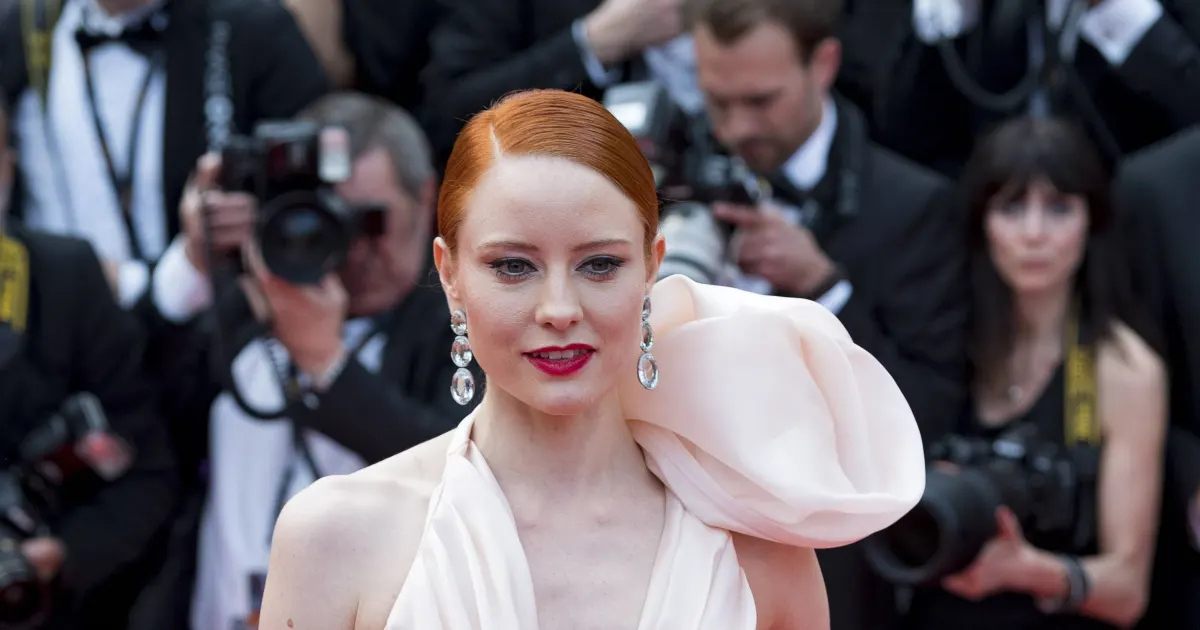 Barbara Meier: Cannes-Auftritt mit Mega-Schlitz