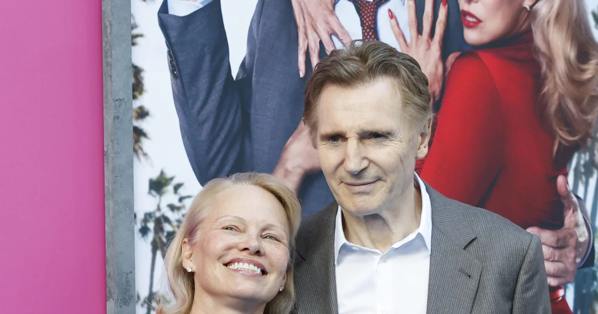 Pamela Anderson & Liam Neeson, die LiebesÜberraschung 2025(02)