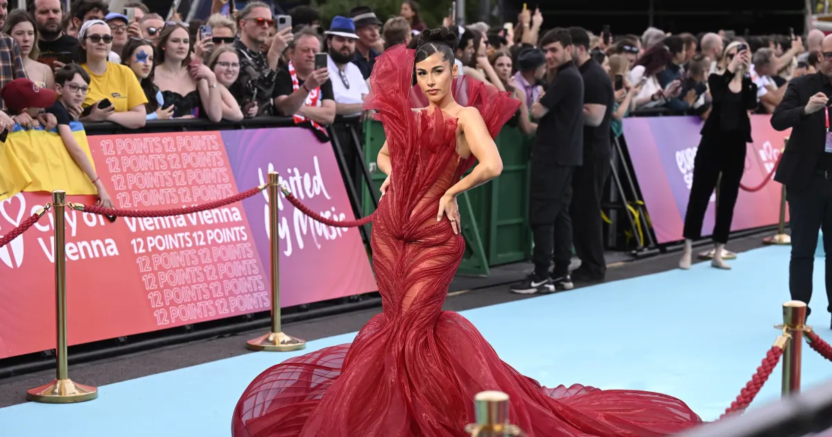 Sarah Engels Im Transparenten Kleid