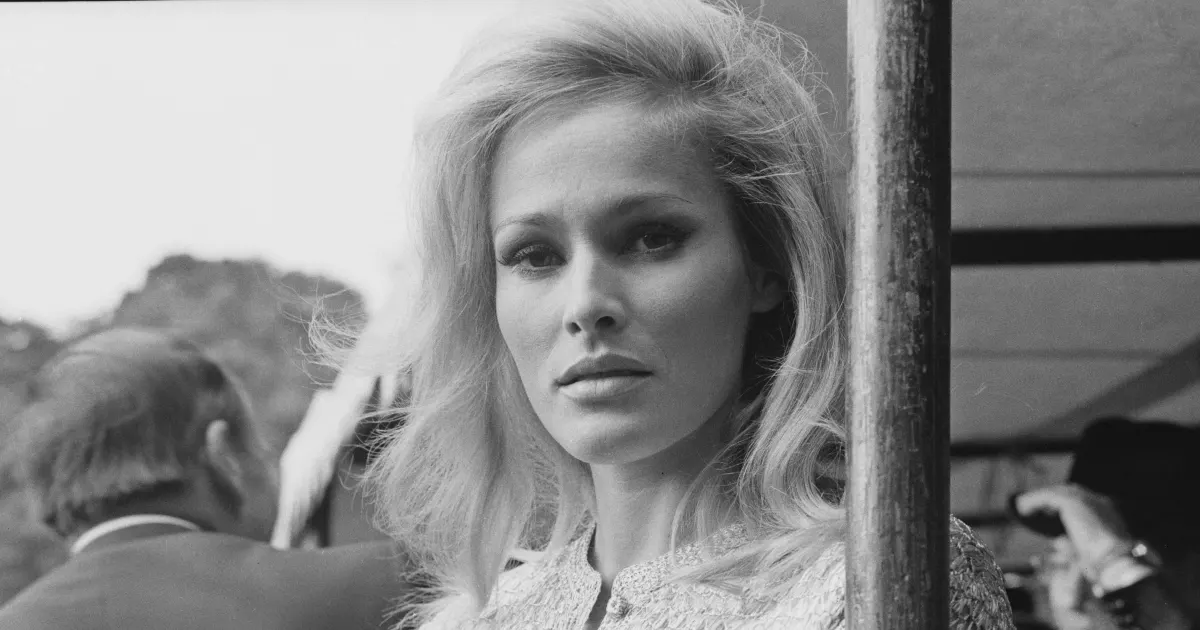 [Imagen: ursula_andress_i37rc8dcz1]