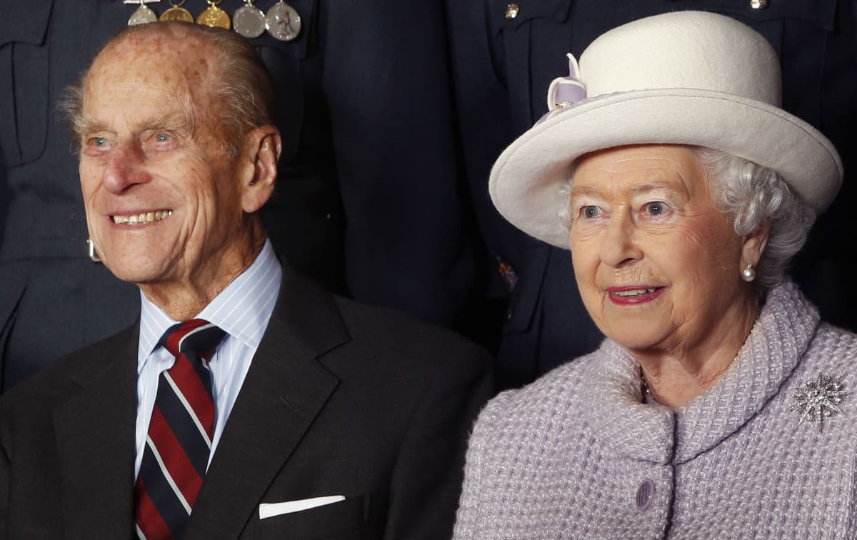 Hochzeitstag: Queen und Prinz Philip zeigen Geschenk der ...