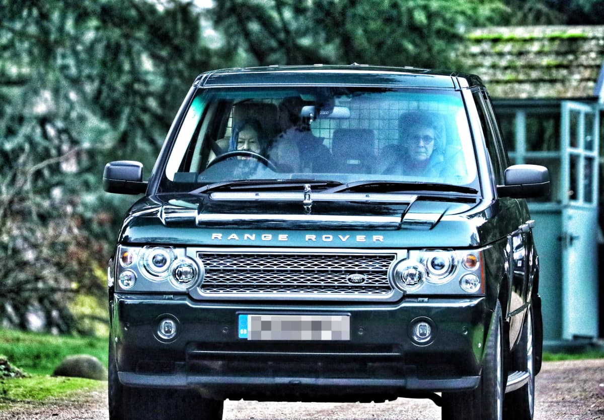 Die Queen is back Sie cruist in ihrem Range Rover
