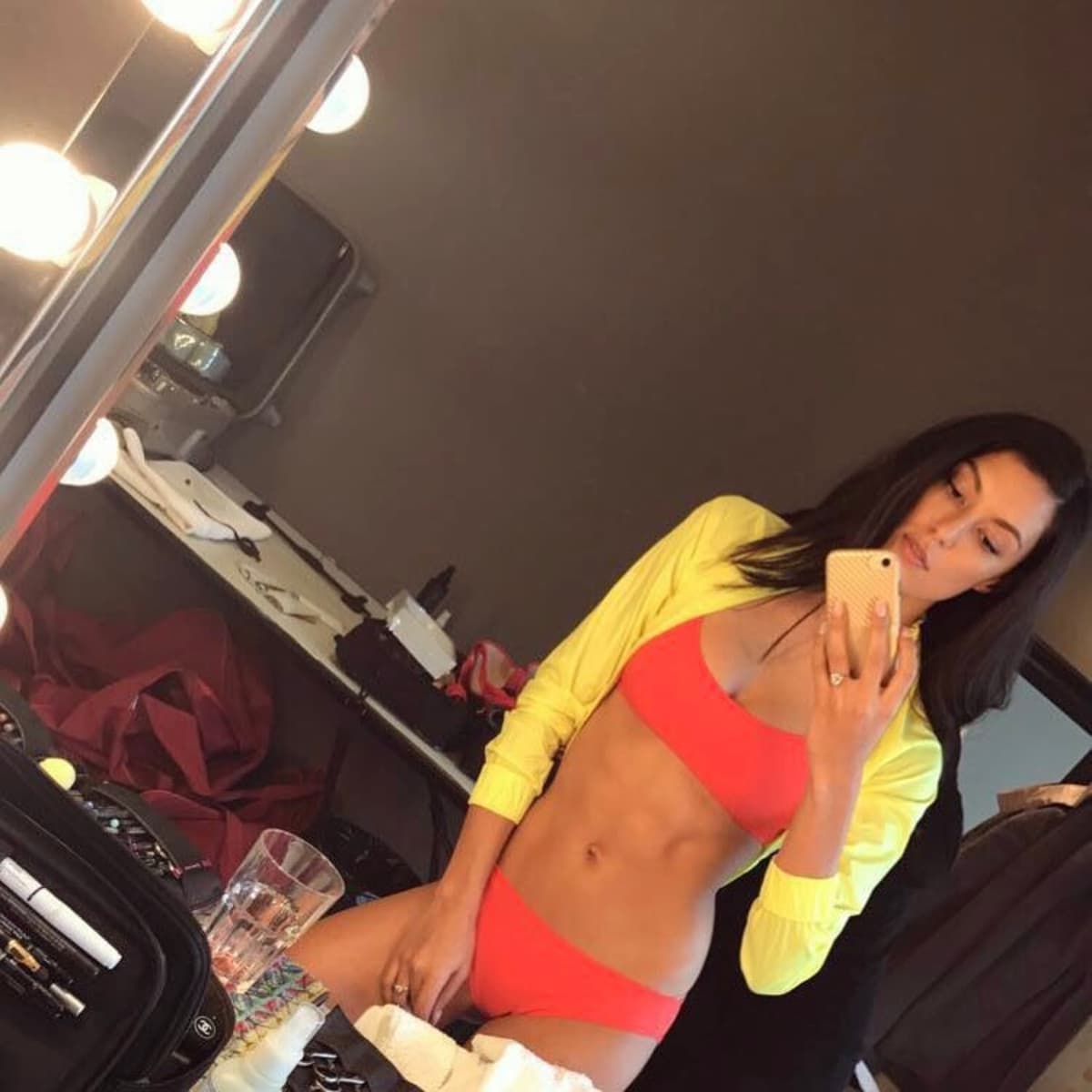 Rebecca Mir Zeigt Ihren Sexy Body Im Knappen Bikini 