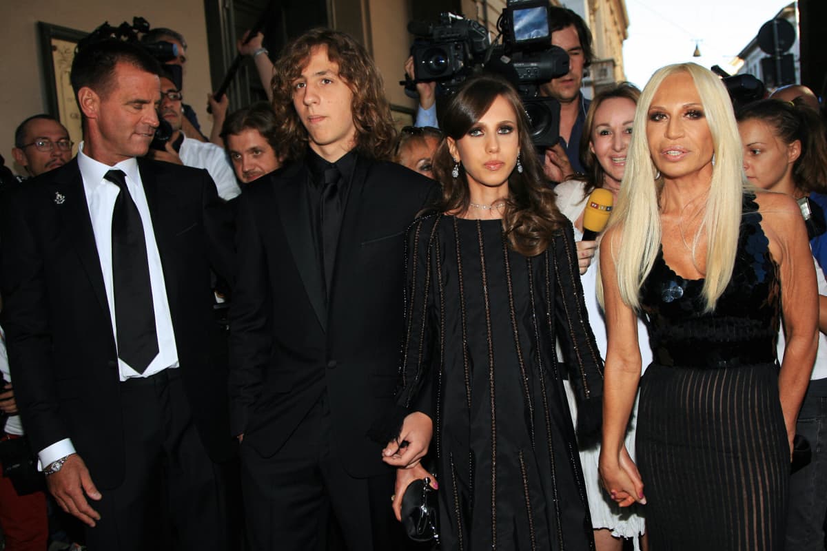 So Sehen Die Kinder Von Donatella Versace Aus