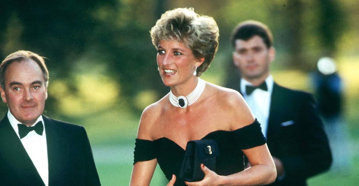 Die Krasse Geschichte Hinter Lady Dianas Rache Kleid