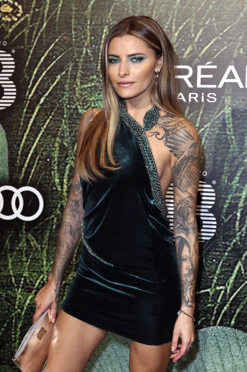 In Lack und Leder: Sophia Thomalla heizt den Fans ein