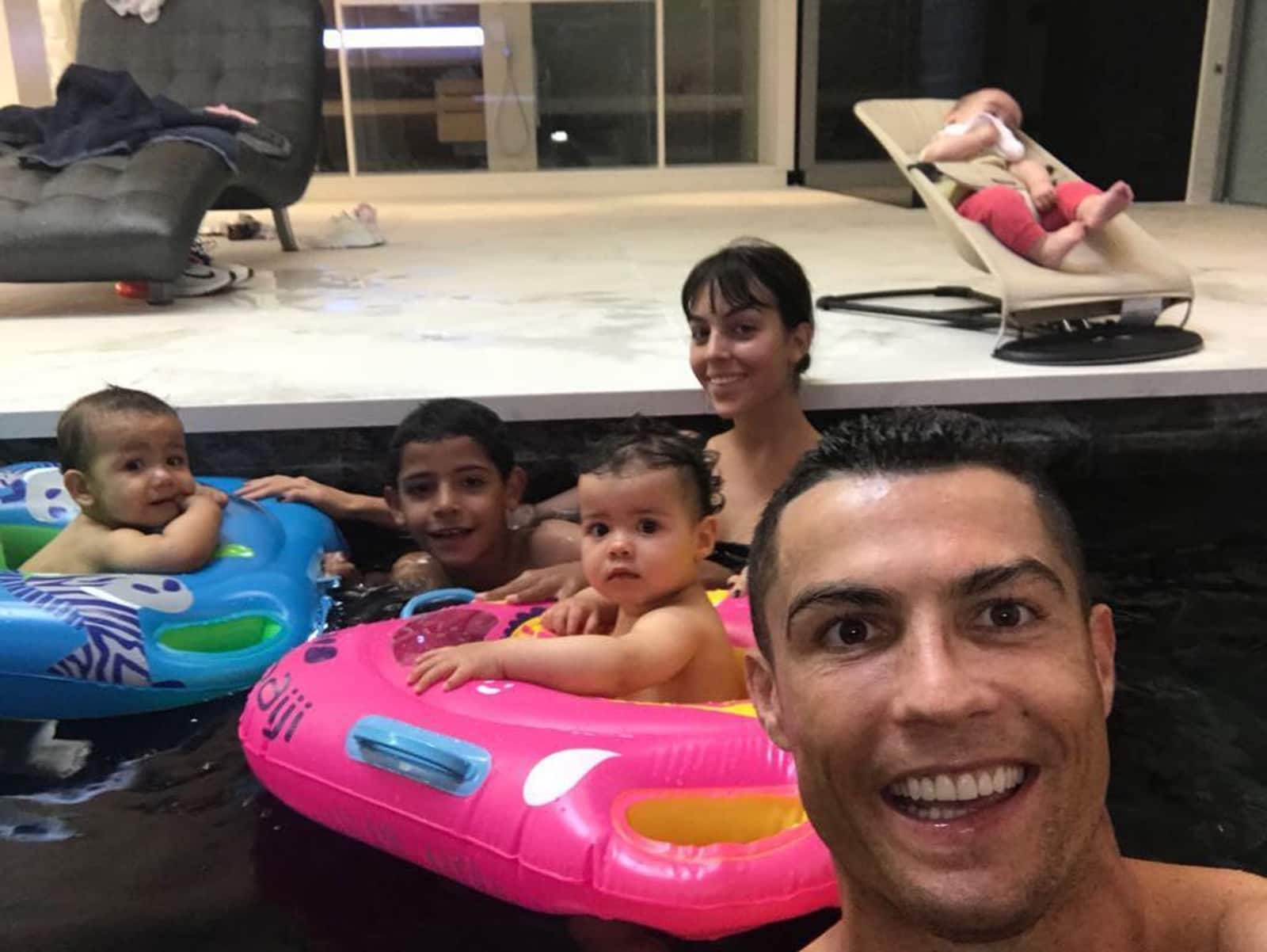 Cristiano Ronaldo Susses Foto Mit Seinen Vier Kindern