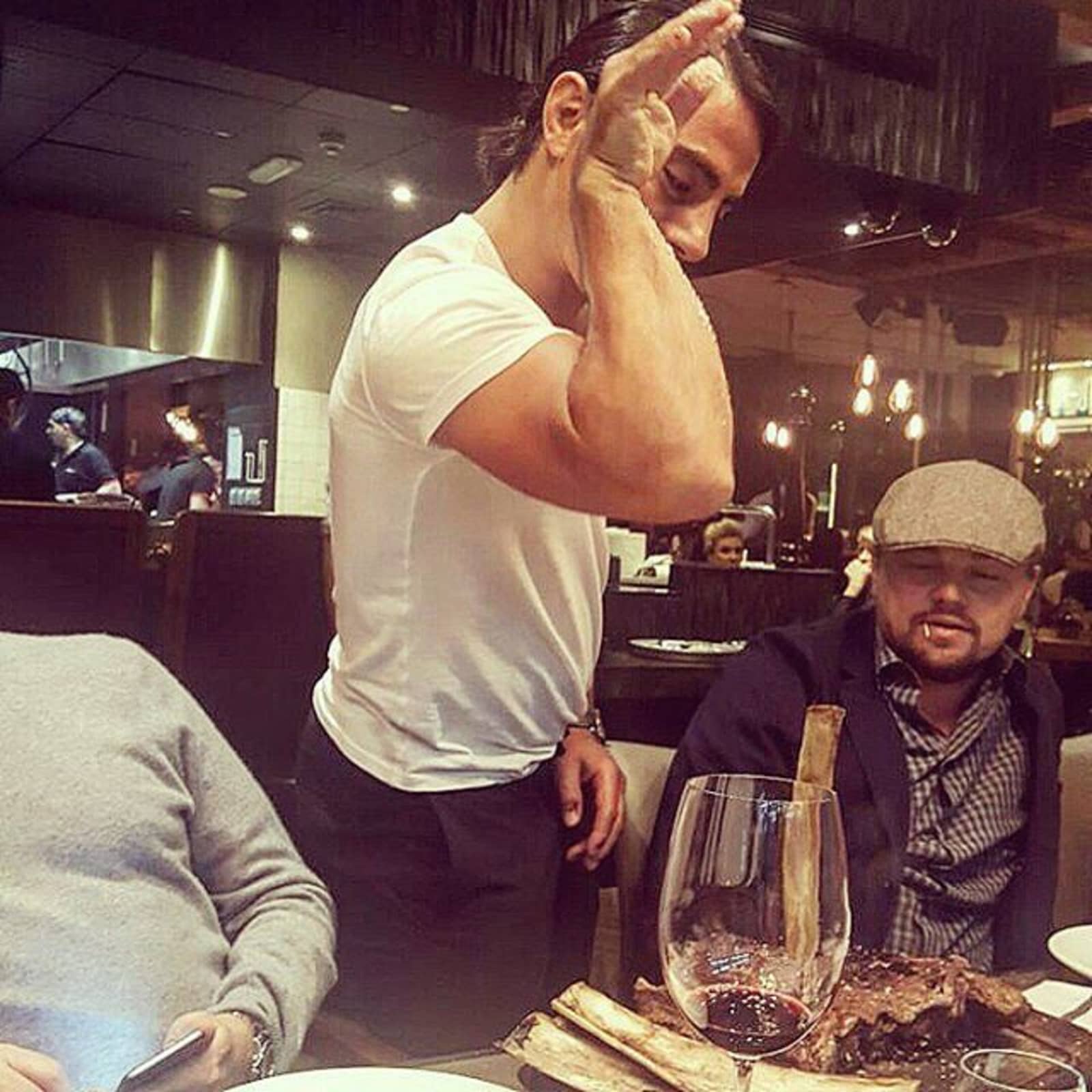 Salt Bae Hochstpersonlich Salzt Leonardo Dicaprios Fleisch