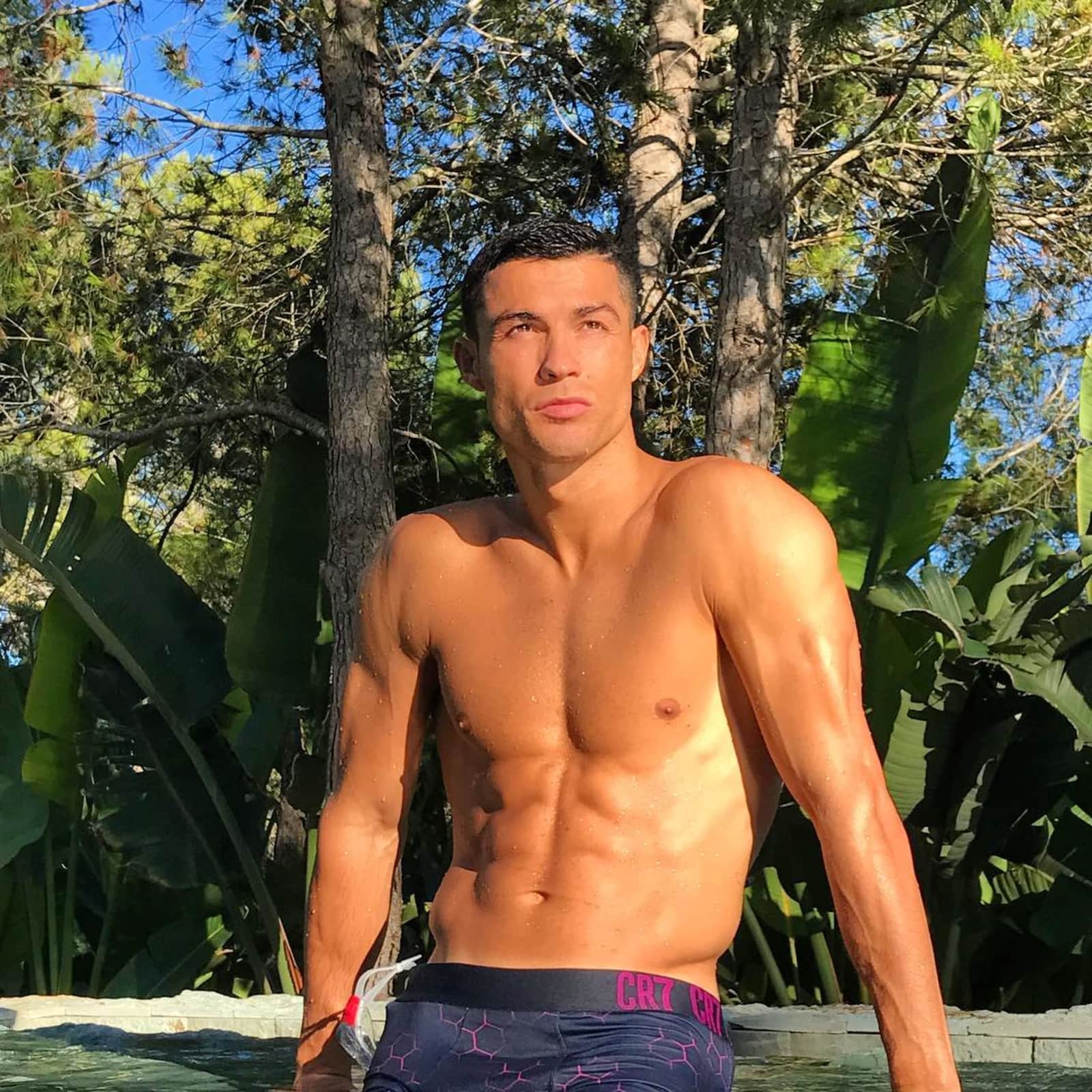 Darum Hat Cristiano Ronaldo Keine Tattoos Cristiano es de los pocos futbolistas que no tienen tinta en su cuerpo¿pero porqué no se tatúa si está tan de moda? cristiano ronaldo darum hat er keine tattoos