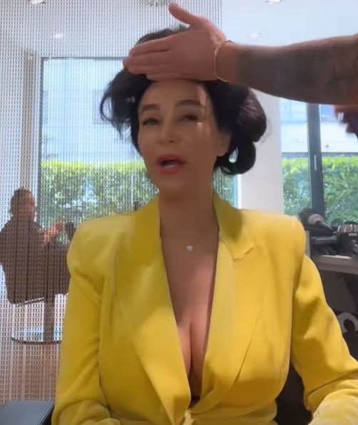 Verona Pooth mit XXL Ausschnitt Hier fallen fast die Brüste raus