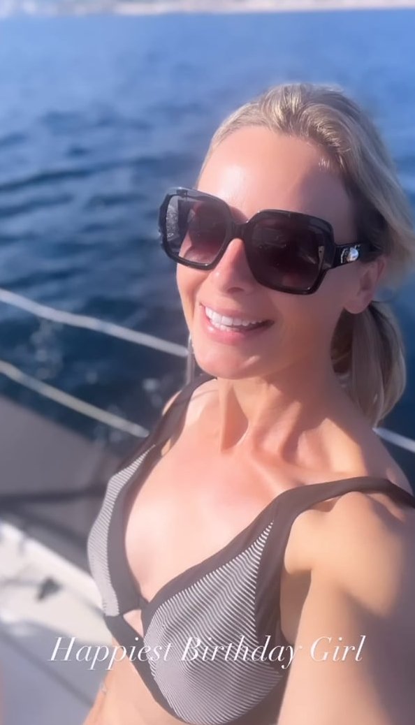 Seltener Anblick „bares Für Rares“ Susanne Steiger Im Bikini 