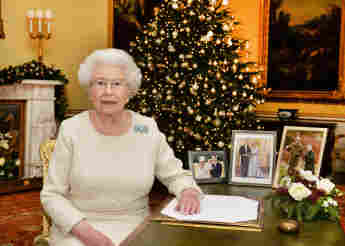 Königin Elisabeth II. nach der Aufzeichnung ihrer Weihnachtsgrüße im Jahr 2015