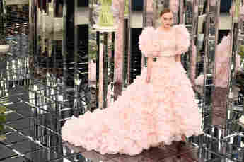 Lily-Rose Depp Karl Lagerfeld Muse Designer Model Chanel Werbegesicht Gesicht Model Paris Fashion Week Muse