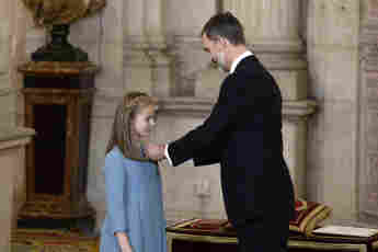 König Felipe VI. von Spanien verleiht seiner Tochter Prinzessin Leonor den Orden des goldenen Vlies, spanische Königsfamilie, spanische Royals