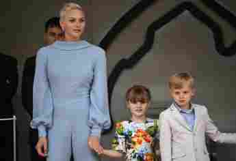 Charlène von Monaco mit ihren Kindern Gabriella und Jacques in coolen Sommer-Outfits