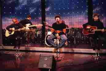 Oasis bei einem Auftritt 1994