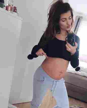 sarah harrison after baby body instagram 2017