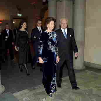 Königin Silvia, König Carl Gustaf, Kronprinzessin Victoria und Prinz Daniel von Schweden bei der Nobelpreis-Verleihung in Stockholm am 10. Dezember 2021