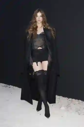 Barbara Palvin in einem heißen Strapsen-Look in Paris