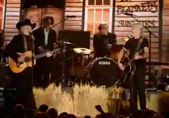 Willie Nelson und Kris Kristofferson von The Highwaymen treten 2014 bei den 56. GRAMMY Awards auf