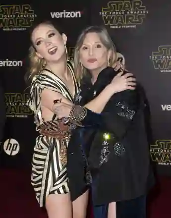 Billie Lourd Carrie Fisher Star Wars