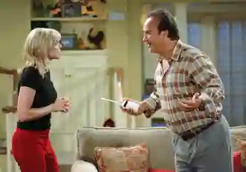 Courtney Thorne-Smith und Jim Belushi in "Immer wieder Jim"