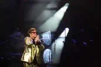 elton john bühne auftritt