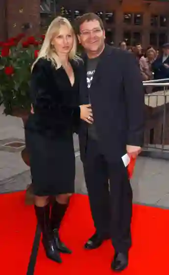 Elton mit seiner Ehefrau Yvonne