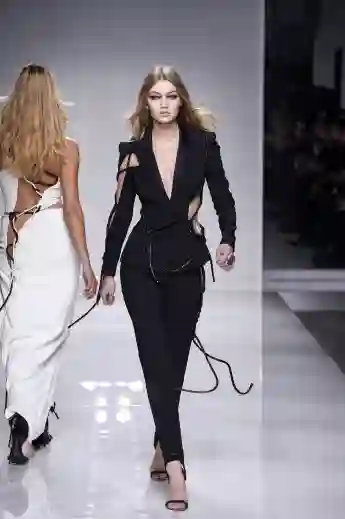 Gigi Hadid auf der Versace-Fashion-Show