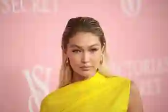 Topmodel Gigi Hadid auf dem Roten Teppich für Victoria's Secret im September 2023