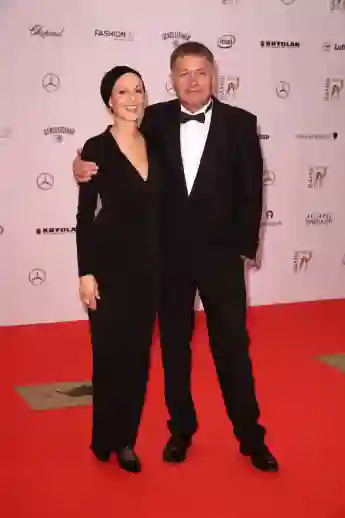 Hendrikje Fitz mit ihrem Schauspielkollegen Thomas Rühmann