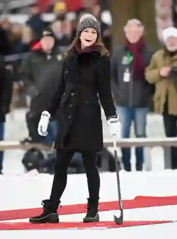 Herzogin Kate spielt Bandy-Hockey in Stockholm, britische Royals, Kate Middleton, offizielle Skandinavien-Tour