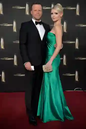 Jenke von Wilmsdorff und seine Freundin Mia Bergmmann beim deutschen Fernsehpreis