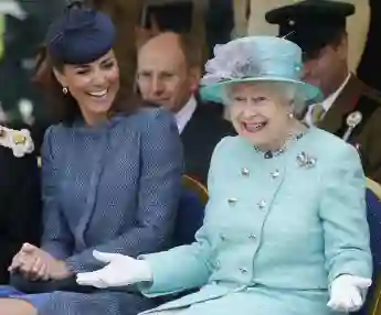 Herzogin Kate und Königin Elisabeth II.