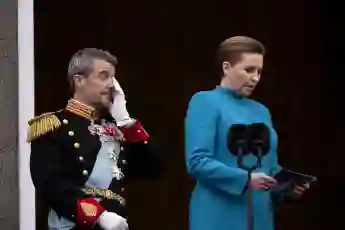 König Frederik von Dänemark und Mette Frederiksen proklamation krönung