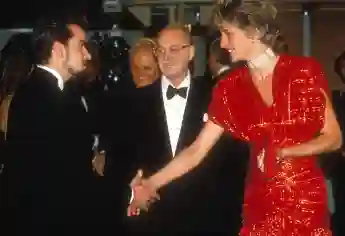 Lady Diana rot Statement-Kleid November 1991 Premiere