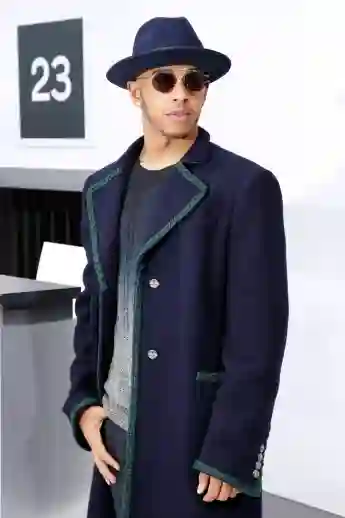 Lewis Hamilton besuchte am 6. Oktober 2015 die Chanel-Show in Paris