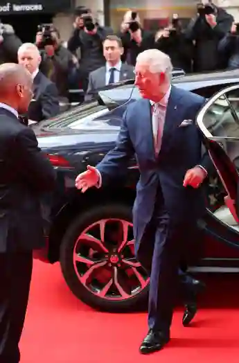 Prinz Charles Händedruck
