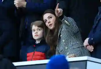 Prinz George erzählt Mama Herzogin Kate wie sehr ihn die Schulprüfungen auf die Nerven gehen