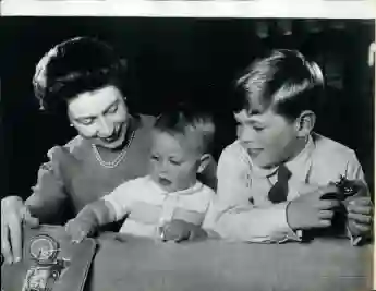 Königin Elisabeth II., Prinz Edward und Prinz Andrew.