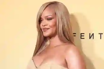 Rihanna präsentiert ihre neue Fenty Kollektion