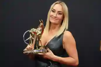sarah connor heiß freizügig haut körper oberweite