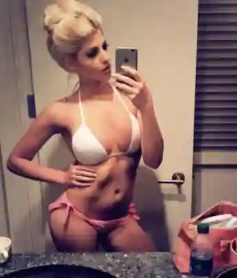 Sarah Nowak zeigt gerne ihre sexy Kurven Playboy Bikini Figur