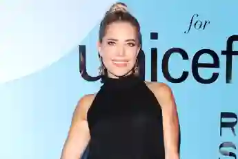 sylvie meis heiß freizügig haut dekolleté handtuch