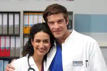 "In aller Freundschaft - Die jungen Ärzte": "Ben" (Philipp Danne) und "Leyla" (Sanam Afrashteh)