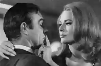 Sean Connery und Karin Dor james bond man lebt nur zweimal