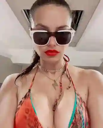 Adriana Lima brüste Bikini Dekolleté
