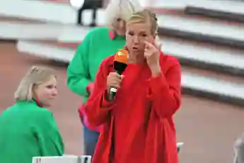 Andrea Kiewel beim „ZDF Fernsehgarten“ im September 2022